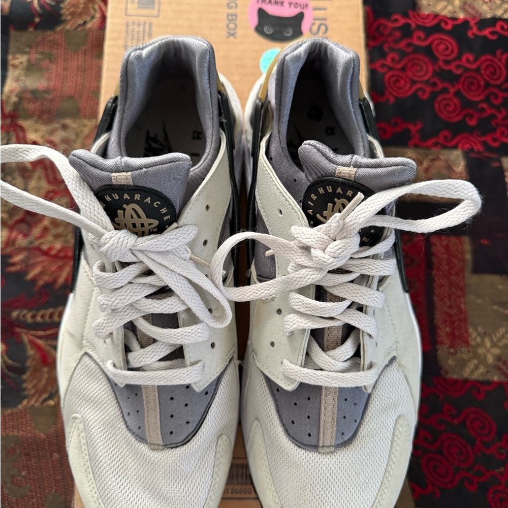 Nike Men Huarache Ivory White/Beige Leather/Wolf Grey/Black Size 11 Sneakers